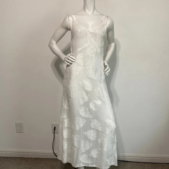 Wilfred Aritzia White V-Neck Semi Sheer Textured Leaf Sleeveless Maxi Dress Sz S - Picture 1 of 7